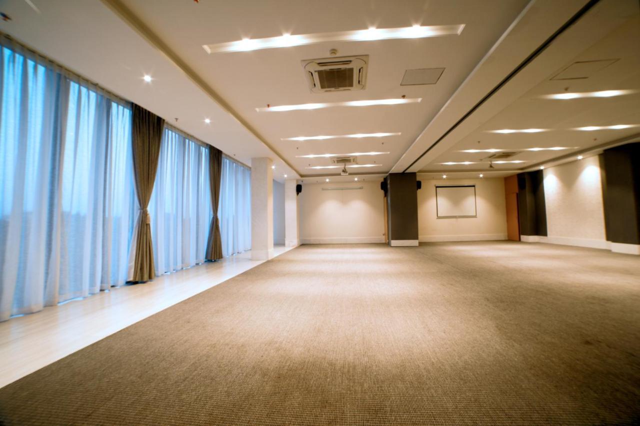 The Vern At Blvd Nashik Exterior photo